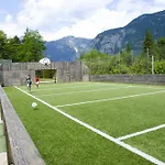 Jutel Hostel *